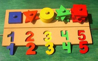 Des ateliers mathématiques dans les classes: manipuler et jouer pour apprendre